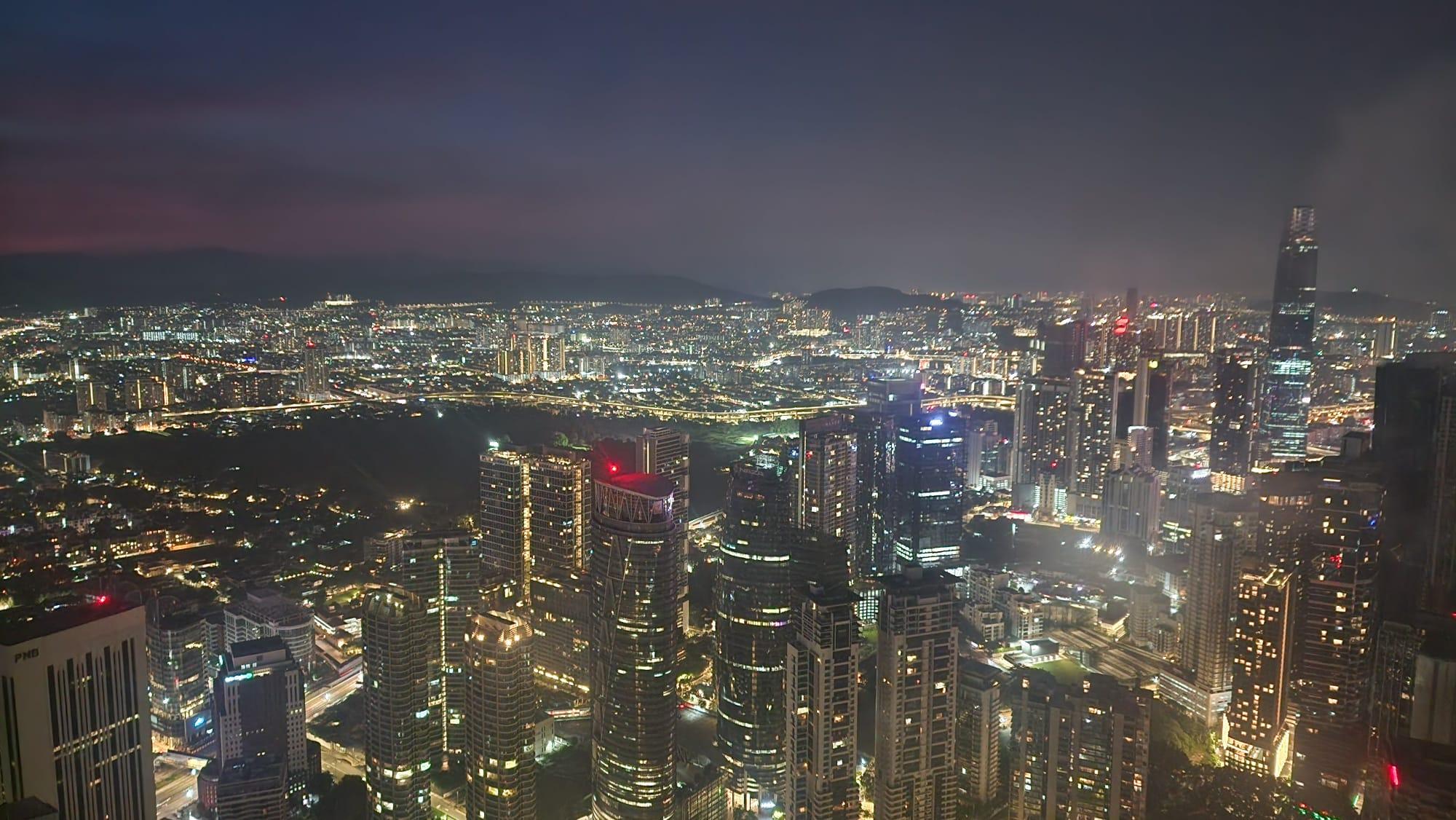 58층에서 내려다본 쿠알라룸푸르 야경